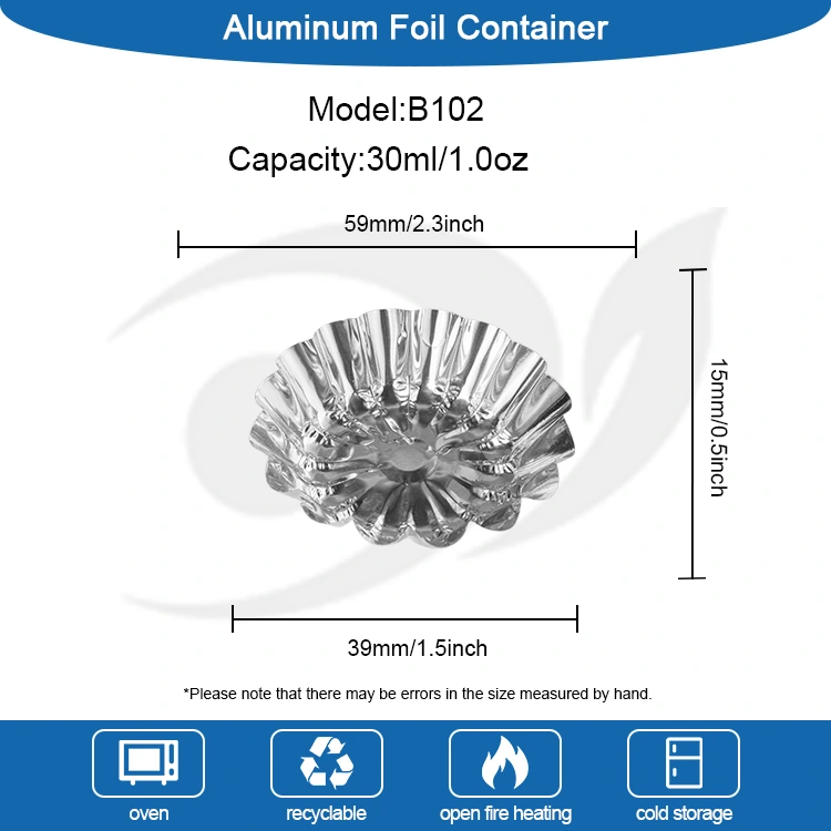 Τα τάρτες αυγών ψήνονται σε ένα ασημένιο αλουμίνιο με φλυαρία αλουμινίου